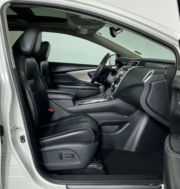 Used 2018 White Nissan Platinum image 30