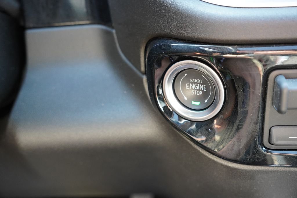 Used 2025 White Chevrolet LTZ image 36