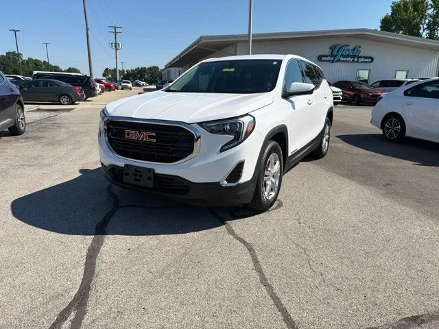 Used 2018 White GMC SLE image 2