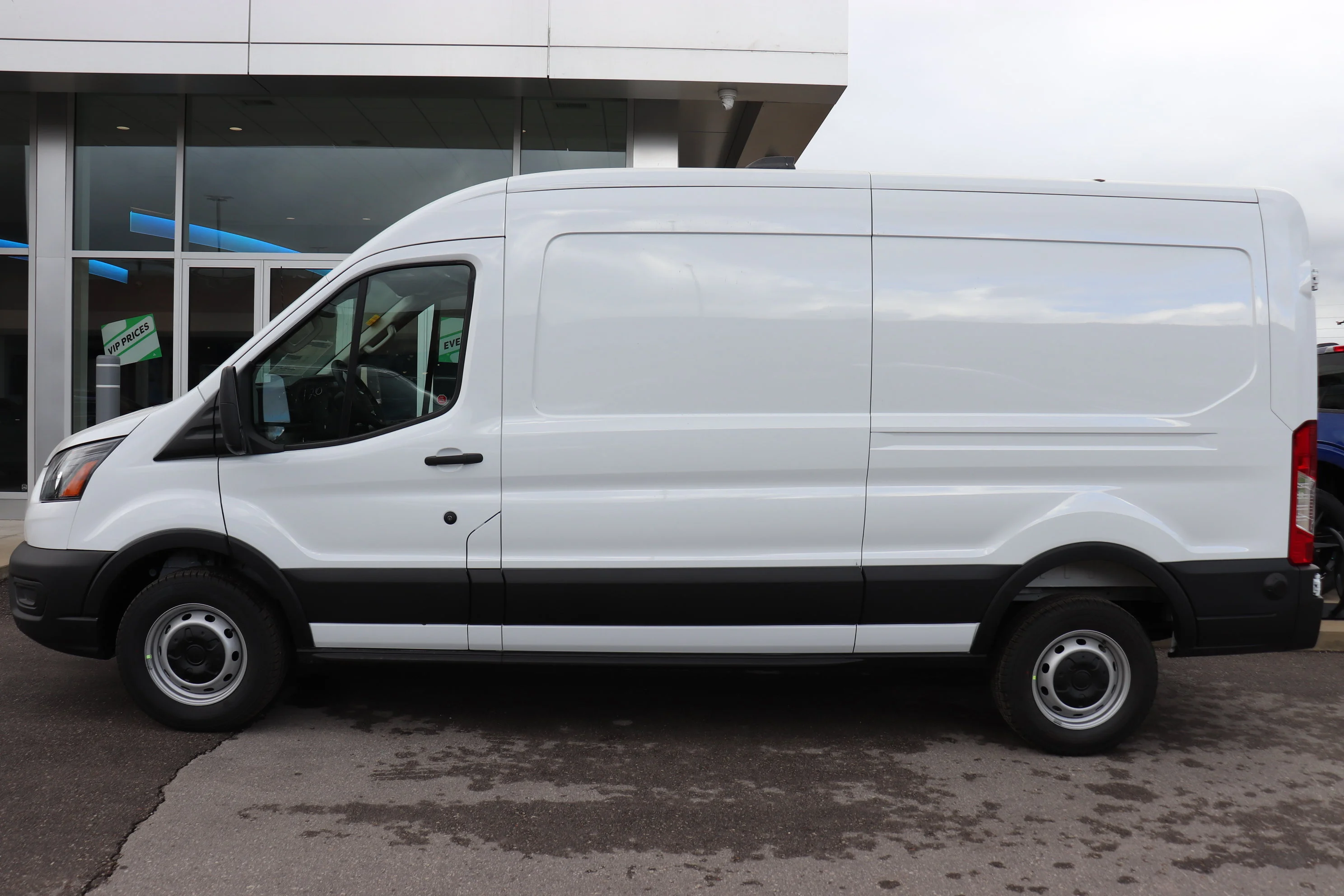 New 2026 OXFORD WHITE Ford  image 3