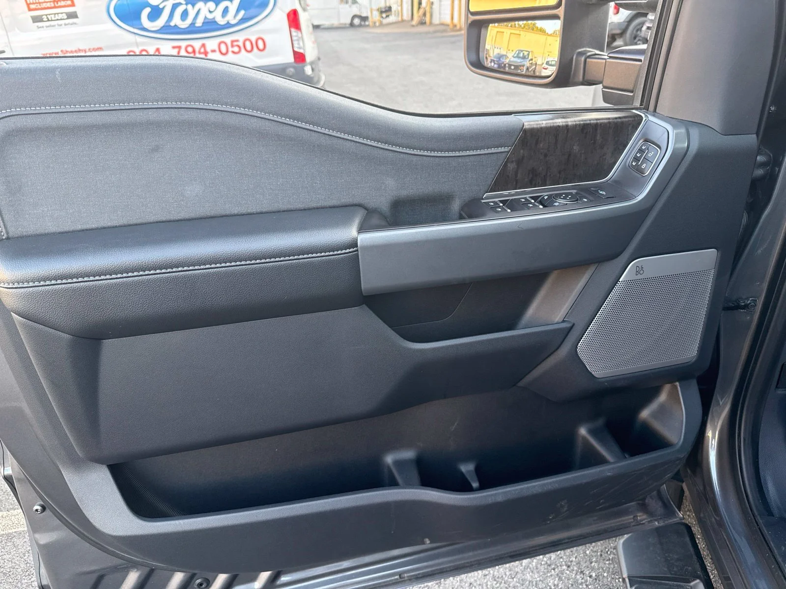 Used 2024 Carbonized Gray Metallic Ford Lariat image 20