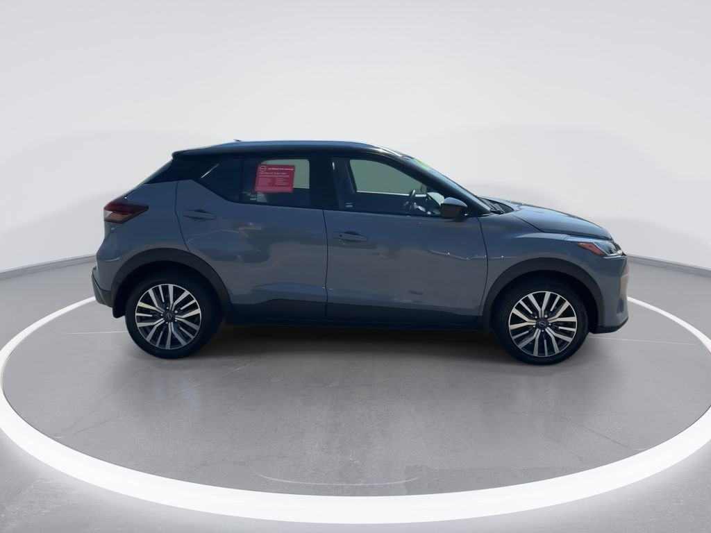 Used 2023 Gray Nissan SV image 9