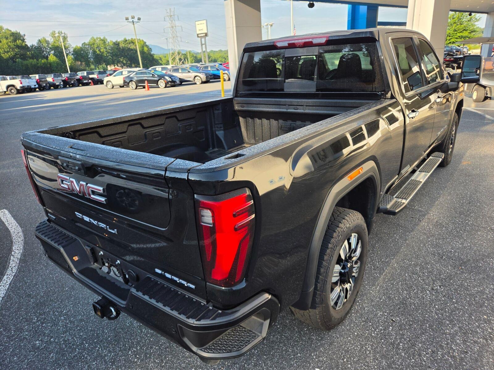 Used 2025 Onyx Black GMC Denali image 7