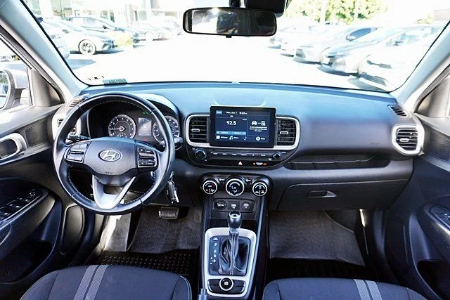 Used 2021 Silver Hyundai SEL image 17