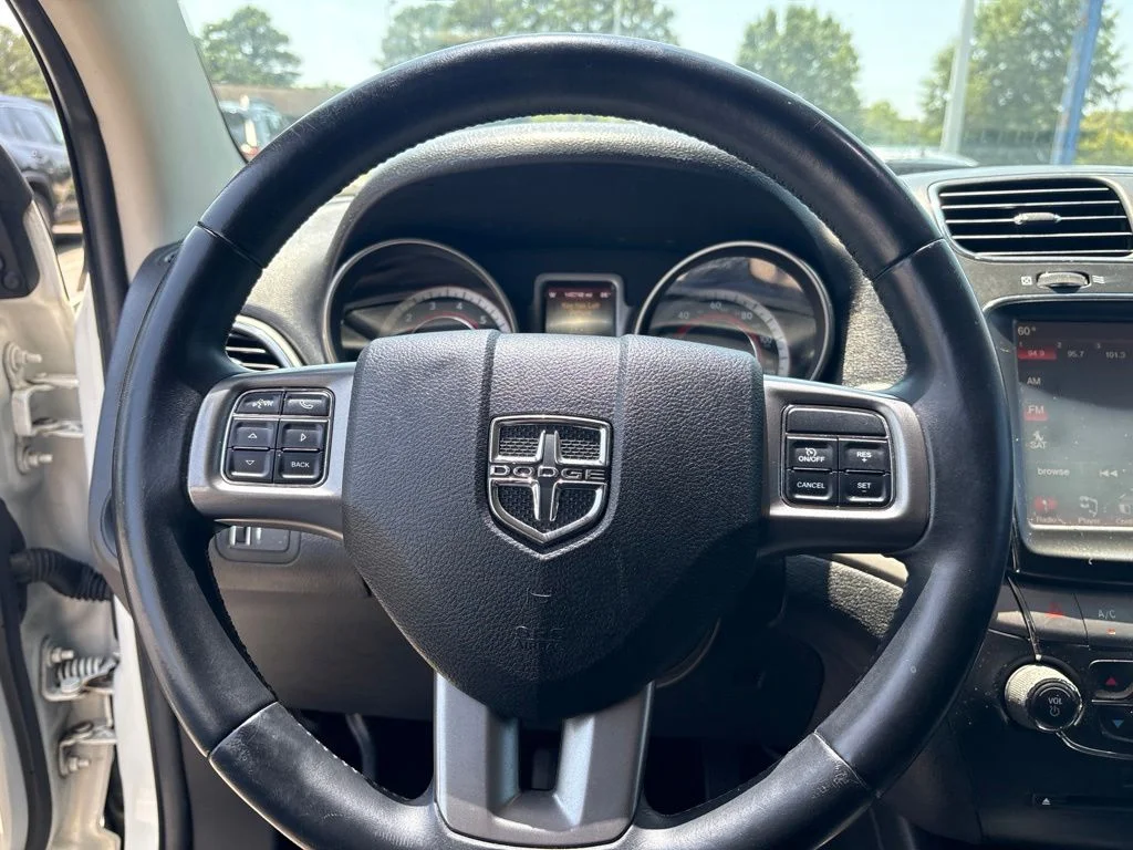Used 2015 White Dodge Crossroad image 19