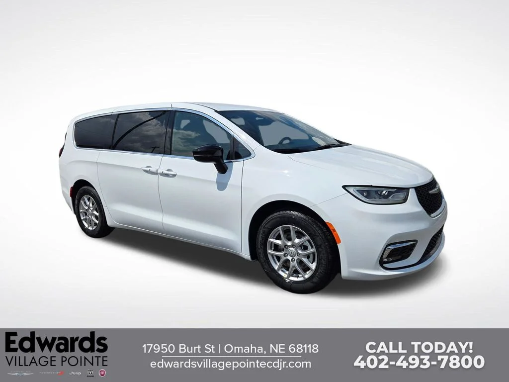 2026 Chrysler Pacifica Select's photo
