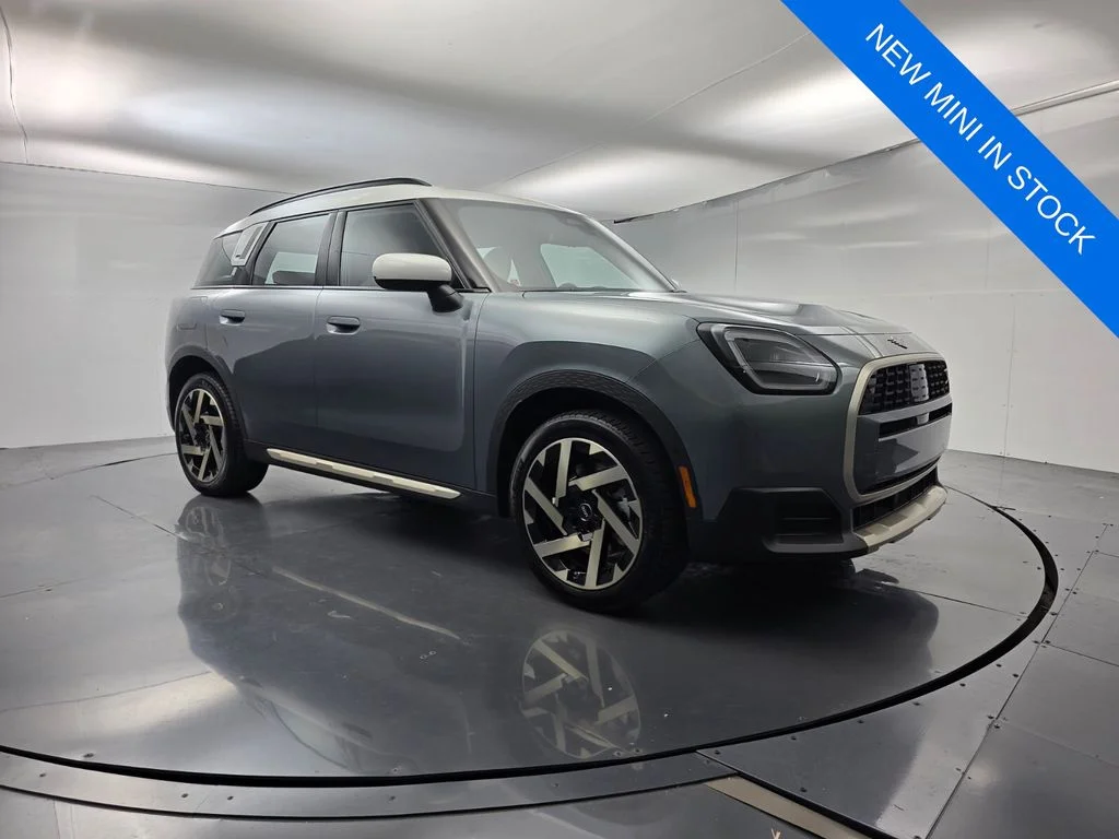 New 2027 Green MINI Signature Plus image 1
