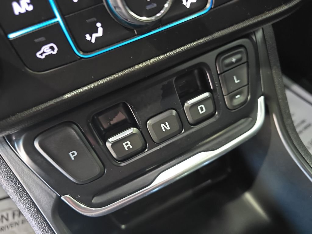 Used 2018 Gray GMC SLE image 23