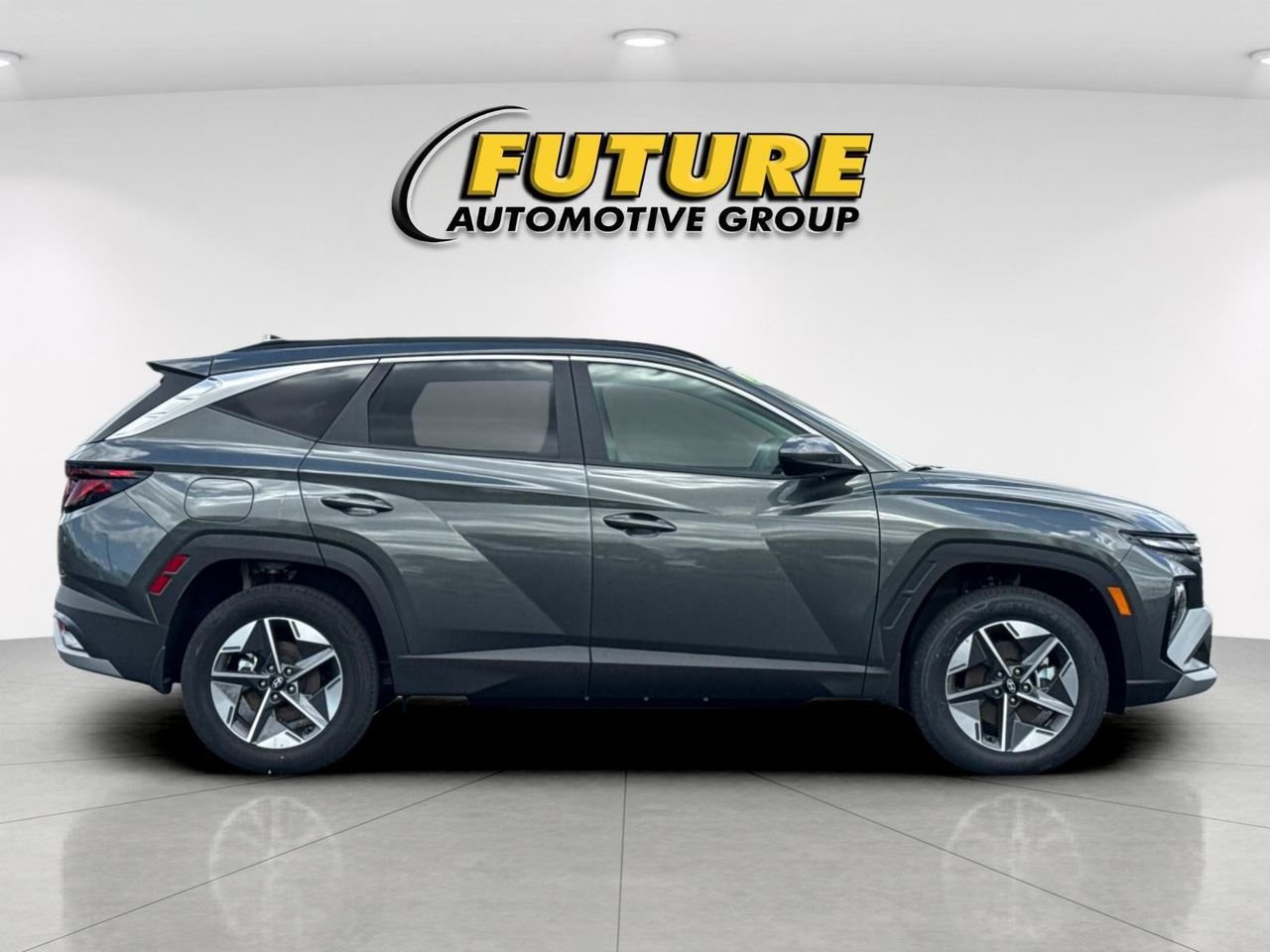 New 2025 Gray Hyundai SEL image 2