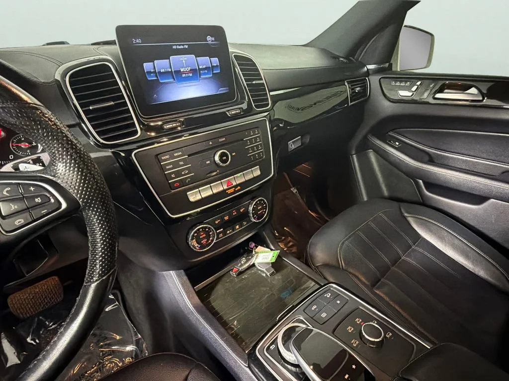 Used 2019 Red Mercedes-Benz 4MATIC® image 19