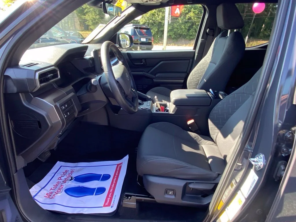 Used 2025  Toyota SR5 image 5