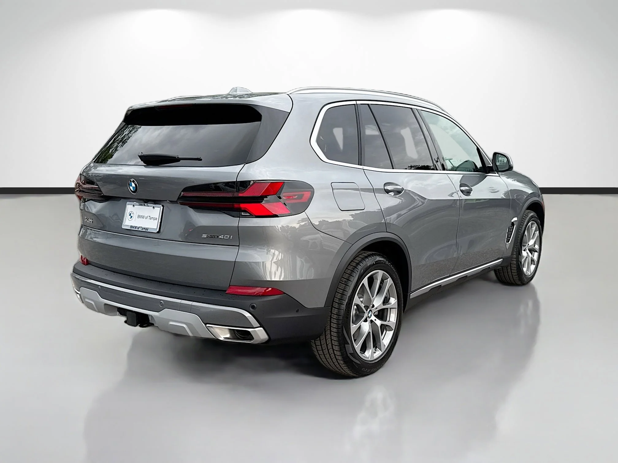 New 2026 Skyscraper Grey Metallic BMW sDrive40i image 3