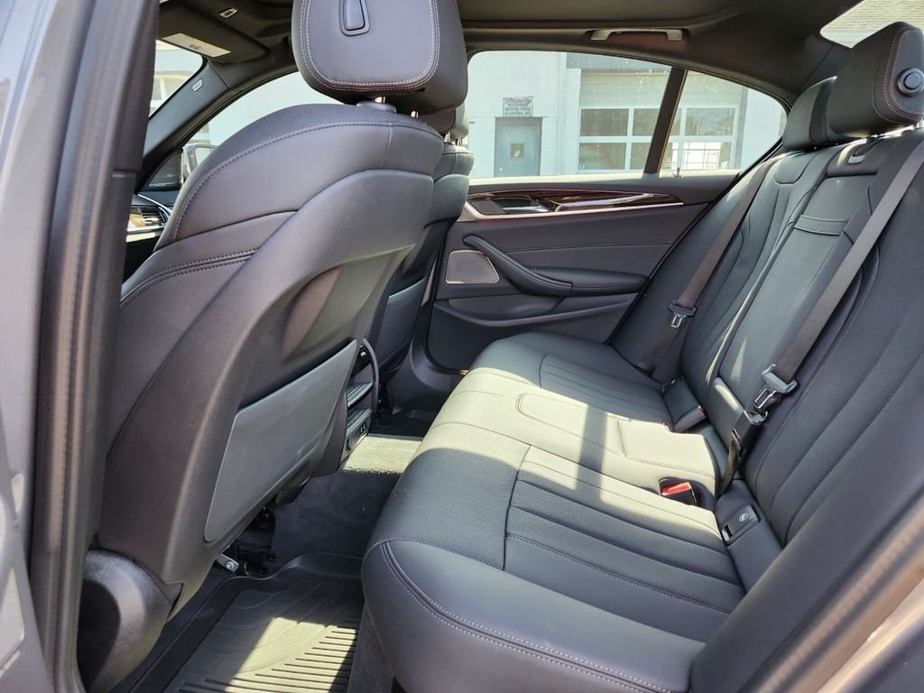 Used 2023 Gray BMW 540i xDrive image 17