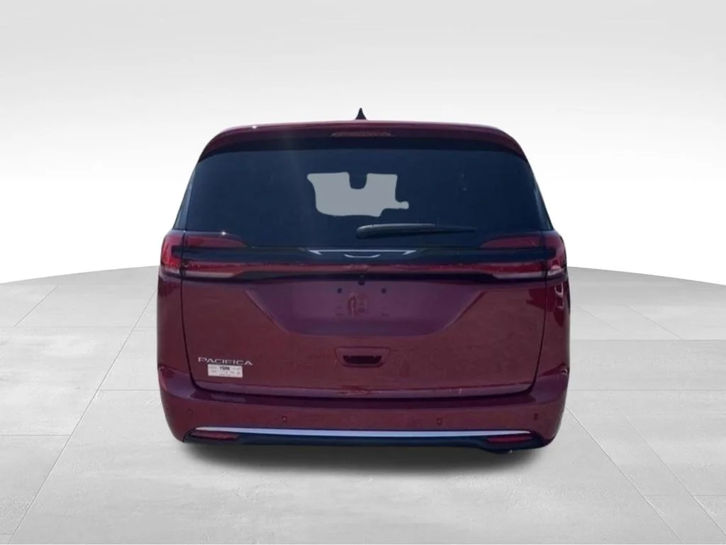 New 2027 Red Hot Pearl-Coat Exterior Paint Chrysler Select image 4