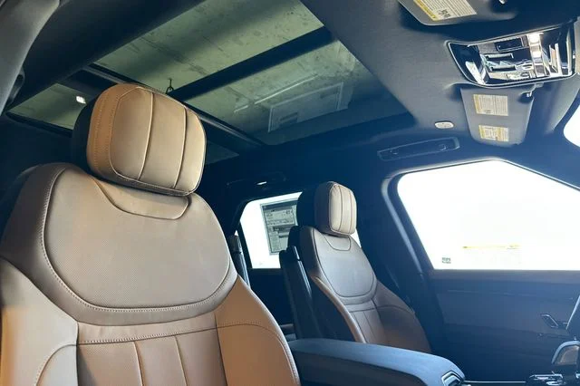 New 2026 Constellation Blue Ultra Metallic Gloss Land Rover Dynamic SE image 16