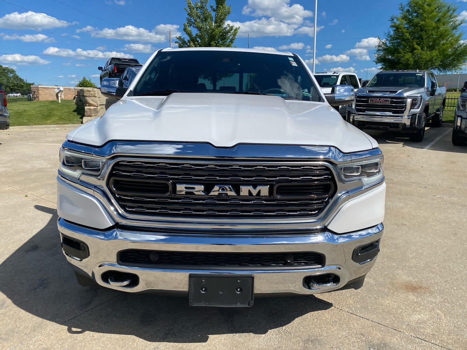 Used 2021 RAM Ram 1500 Pickup Limited with VIN 1C6SRFHT3MN539986 for sale in Kansas City
