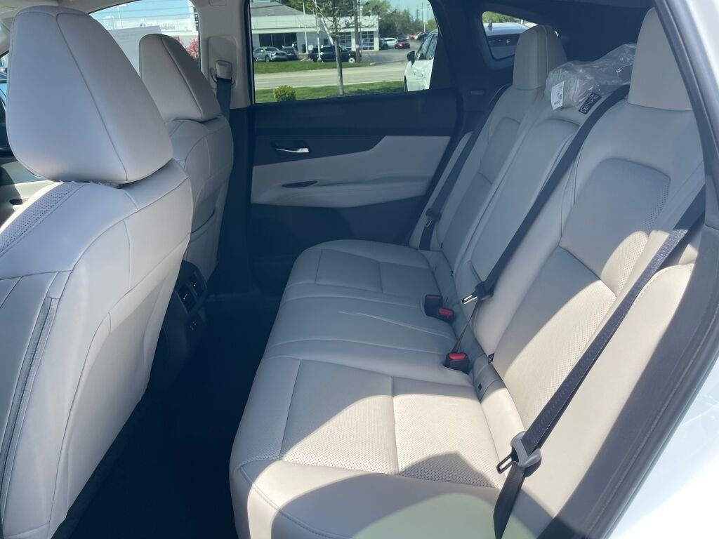New 2026 Everest White Pearl Tricoat Nissan SL image 19