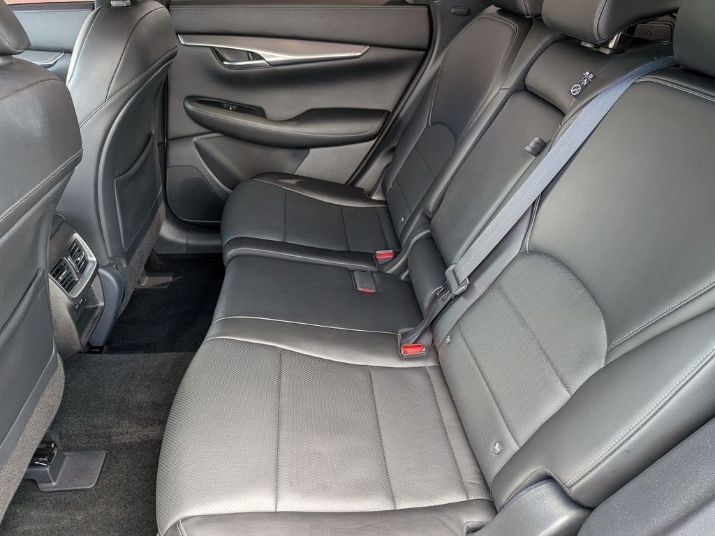 Used 2023 White INFINITI LUXE image 25