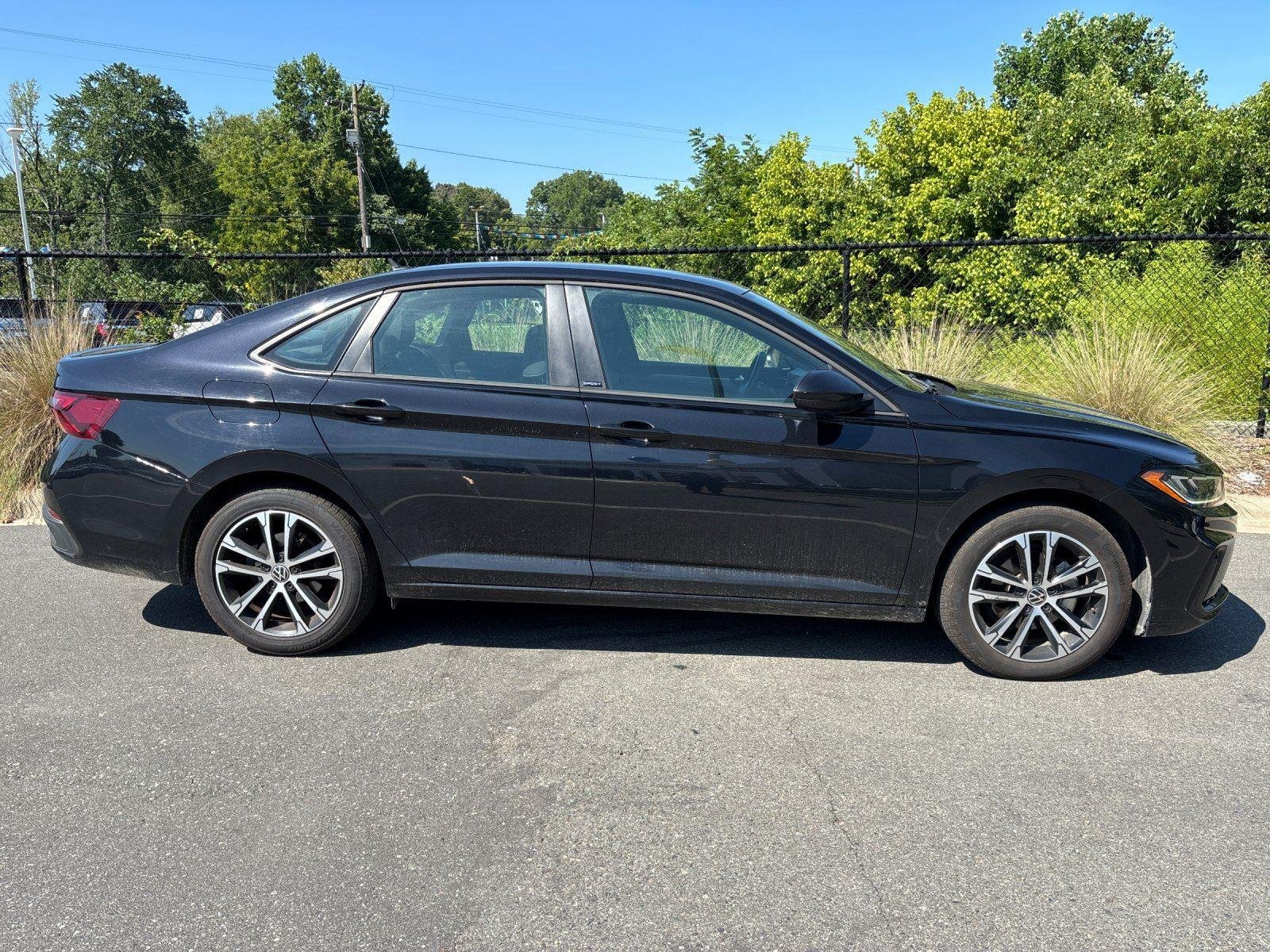 Used 2025  Volkswagen Sport image 6