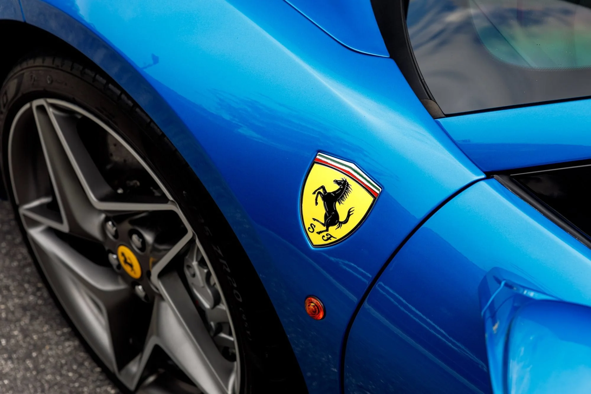 Used 2019 Blu Corsa Ferrari  image 15