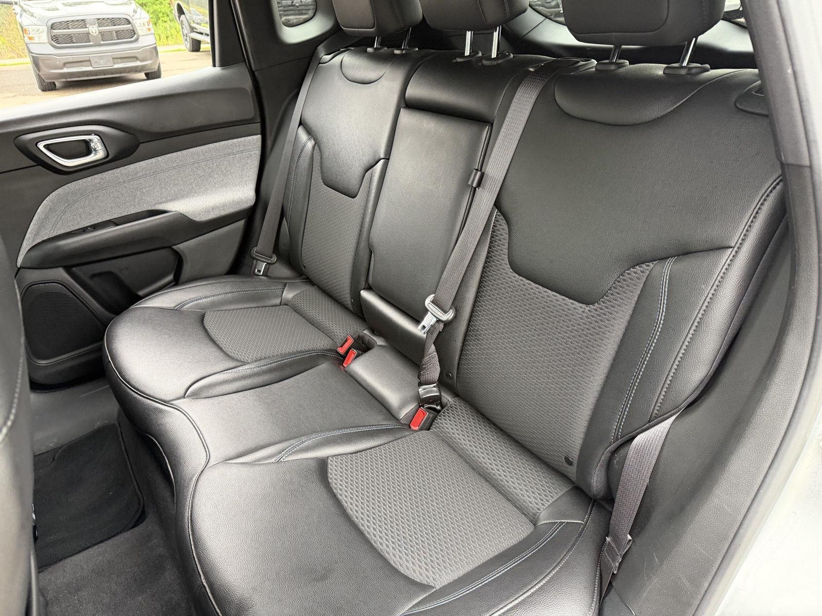 Used 2024 Silver Zynith Metallic Clearcoat Jeep Latitude image 17
