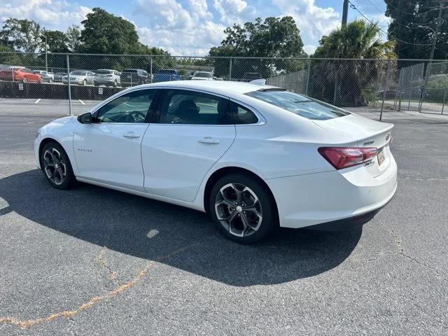 Used 2022 White Chevrolet LT image 3