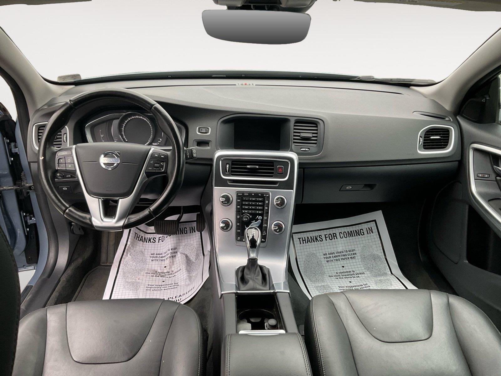 Used 2018 Mussel Blue Metallic Volvo T5PREMIER image 10