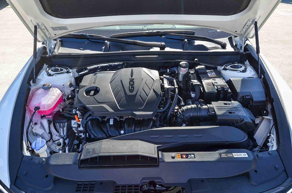 New 2026 White Hyundai SE image 14
