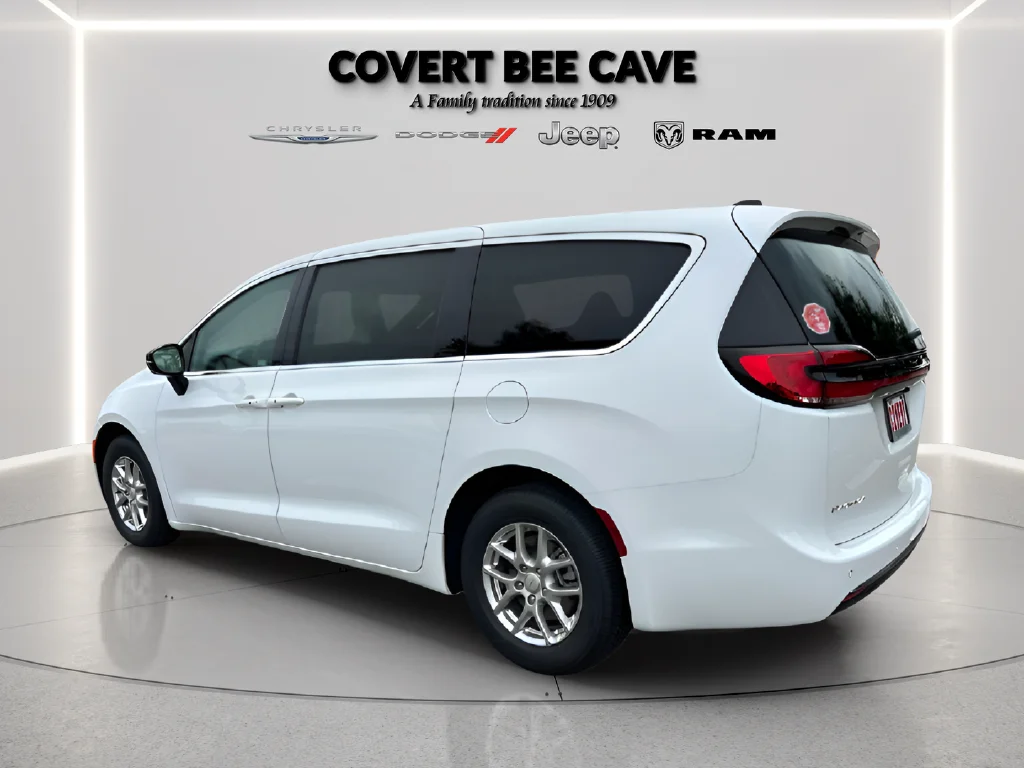 New 2027 Bright White Clear-Coat Paint Chrysler Select image 11