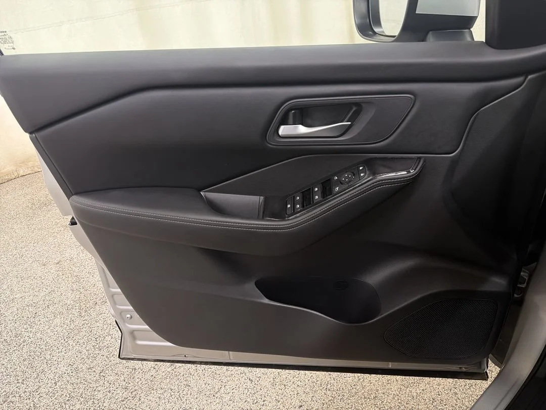 2025 Nissan Rogue SV - Photo 17