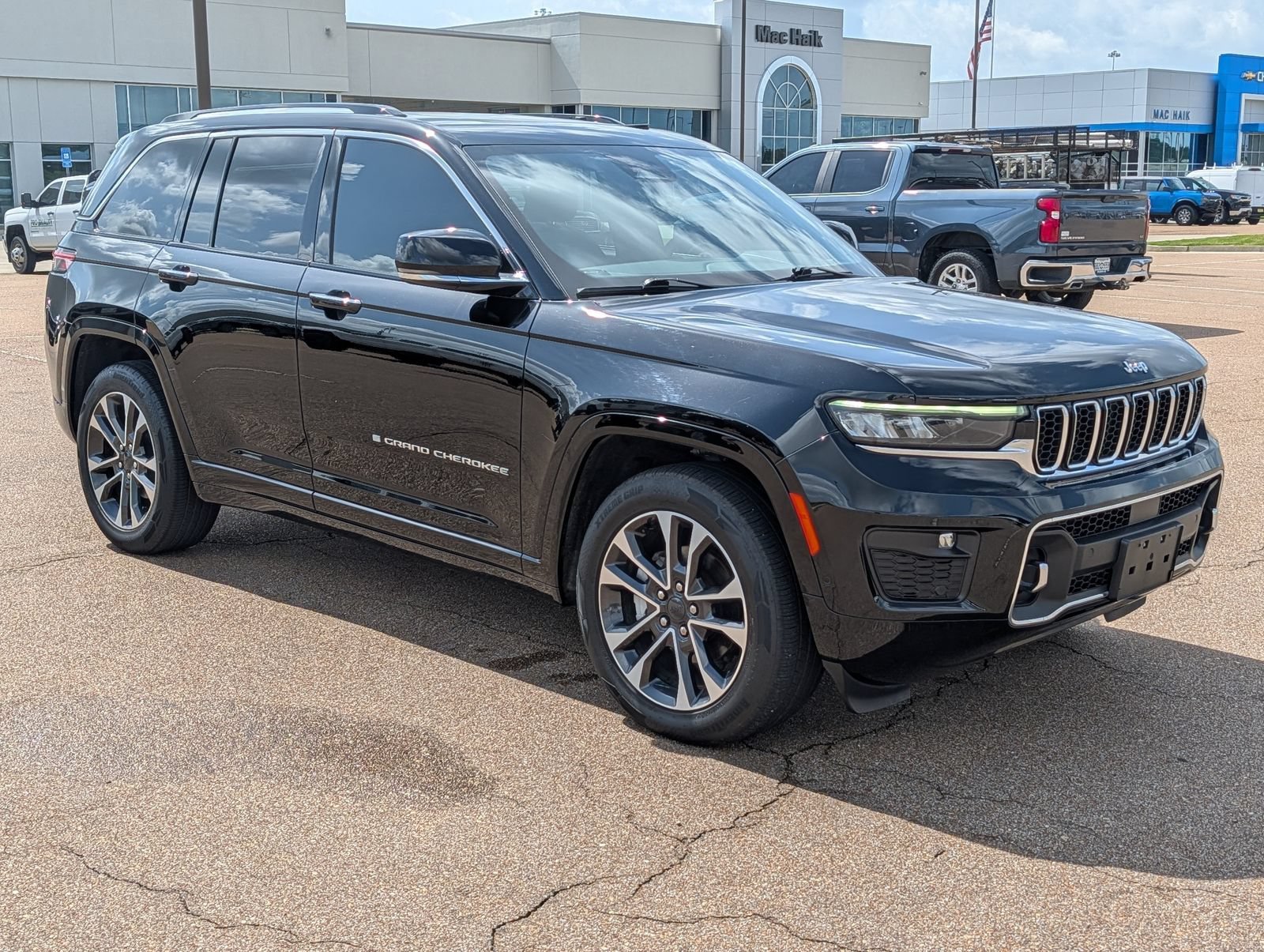 Used 2023 Black Jeep Overland 4x4 image 7
