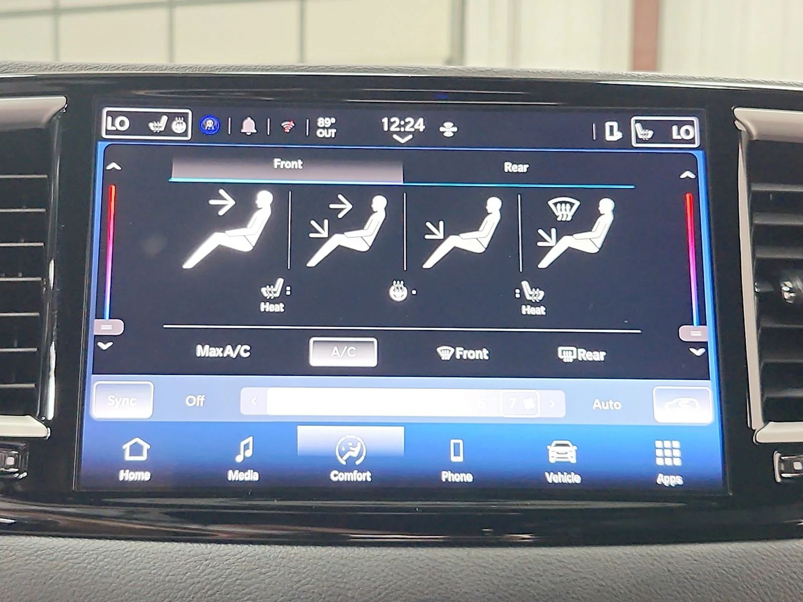 Used 2025 Black Chrysler Select image 33