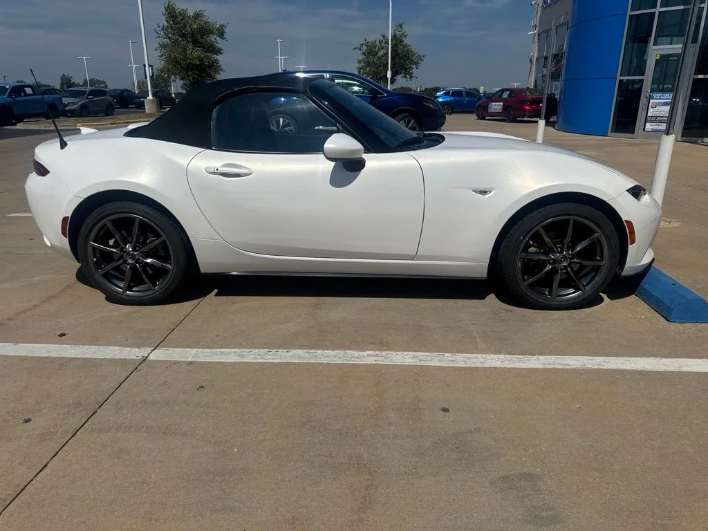 Used 2017 White Mazda Grand Touring image 3