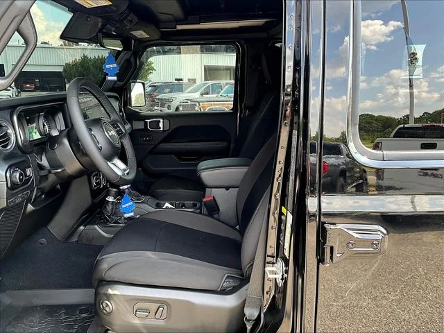 Used 2025 Black Jeep Sahara image 8