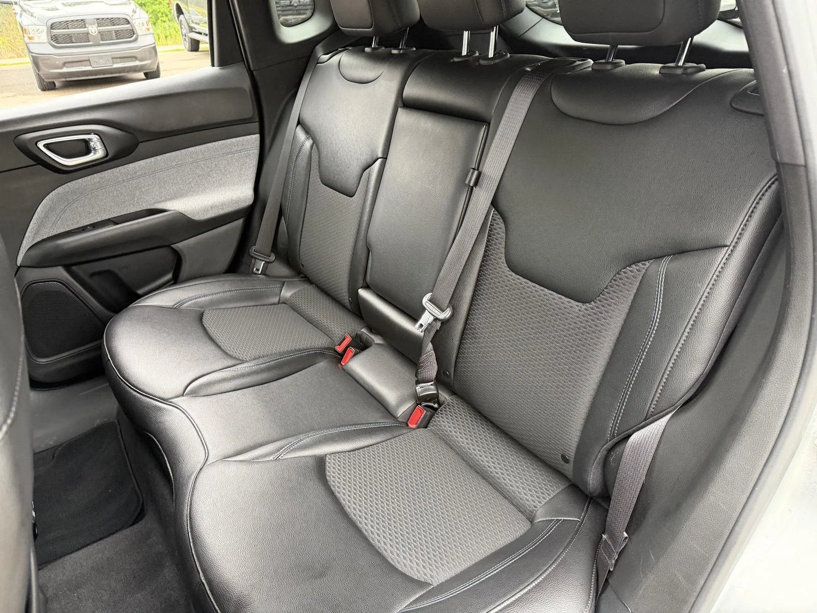 Used 2024 Silver Zynith Metallic Clearcoat Jeep Latitude image 17