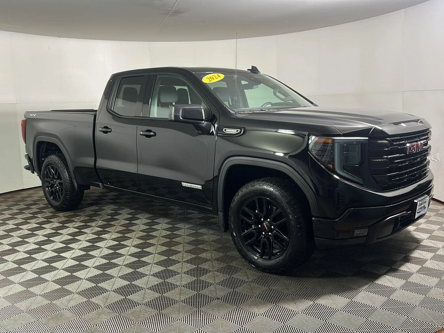 Used 2024 Onyx Black GMC Elevation image 5