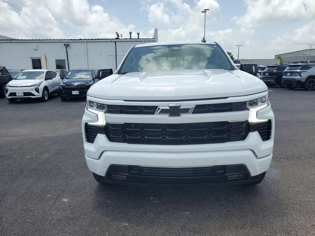 New 2026 Summit White Chevrolet RST image 30