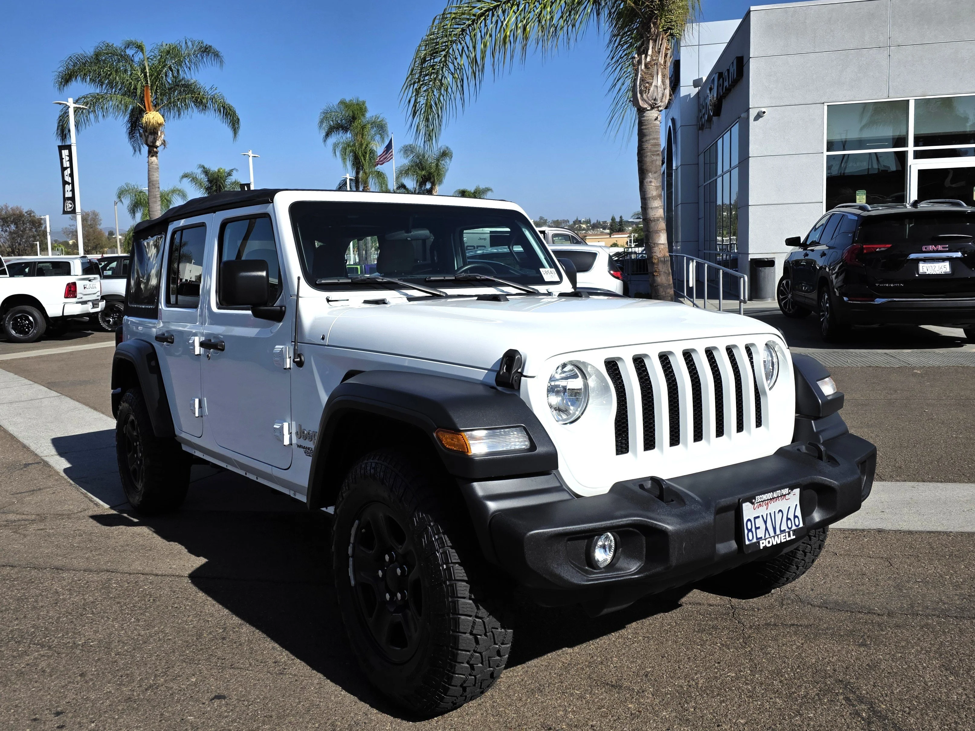 Used 2018 Bright White Clearcoat Jeep Unlimited Sport image 4