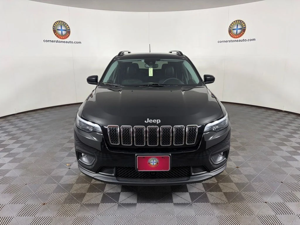 Used 2022 Black Jeep Latitude Lux image 17