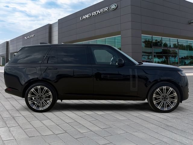 New 2026 Santorini Black Land Rover SE image 6