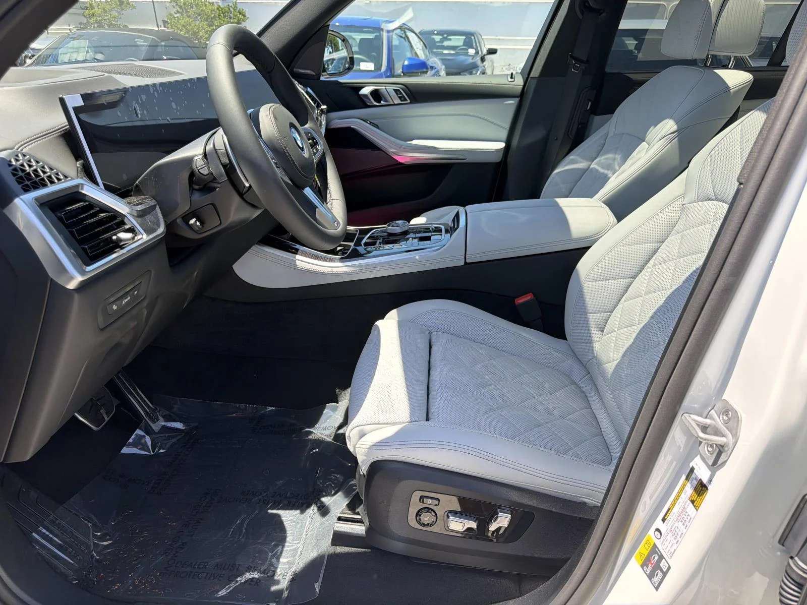 New 2026 Mineral White Metallic BMW xDrive50e Plug-In Hybrid image 17