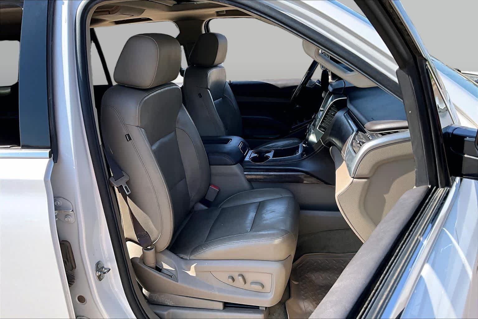 Used 2018 Iridescent Pearl Tricoat Chevrolet LT image 8