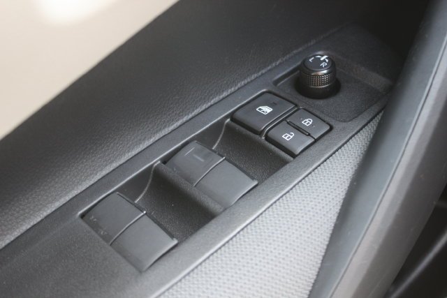 Used 2022 White Toyota LE image 18