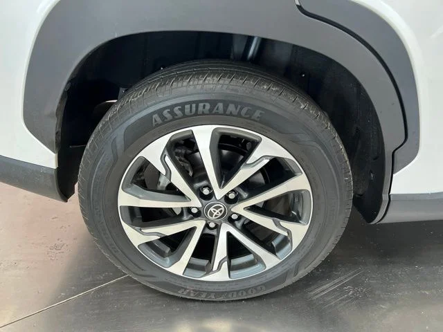Used 2023 Beige Toyota XLE image 9