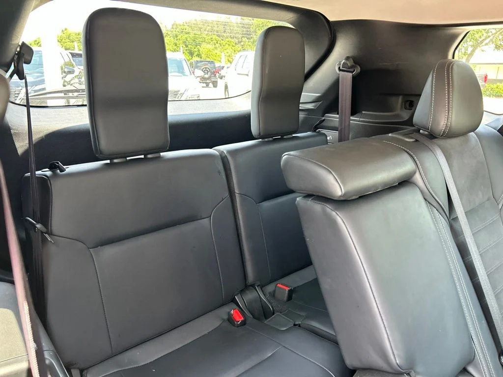 Used 2024 Silver Mitsubishi SE image 50