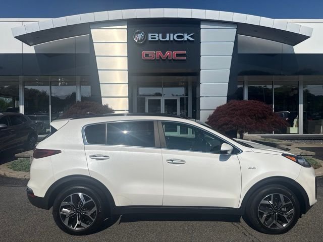 Used 2022 White Kia EX image 26