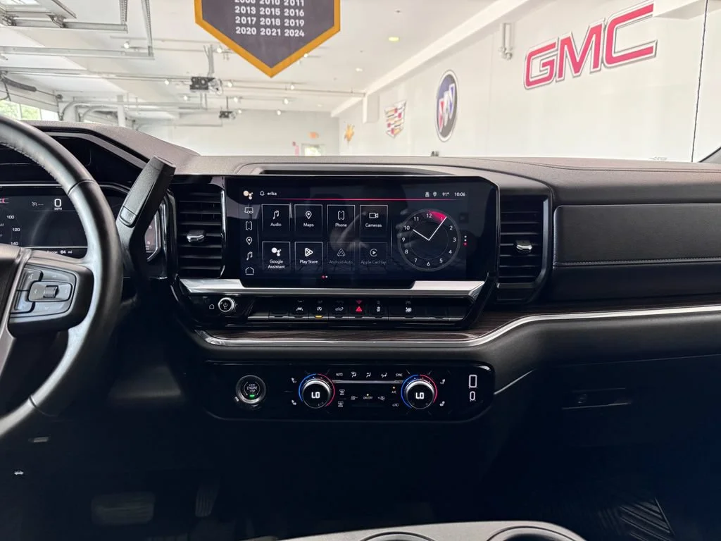 Used 2024 Summit White GMC Elevation image 19