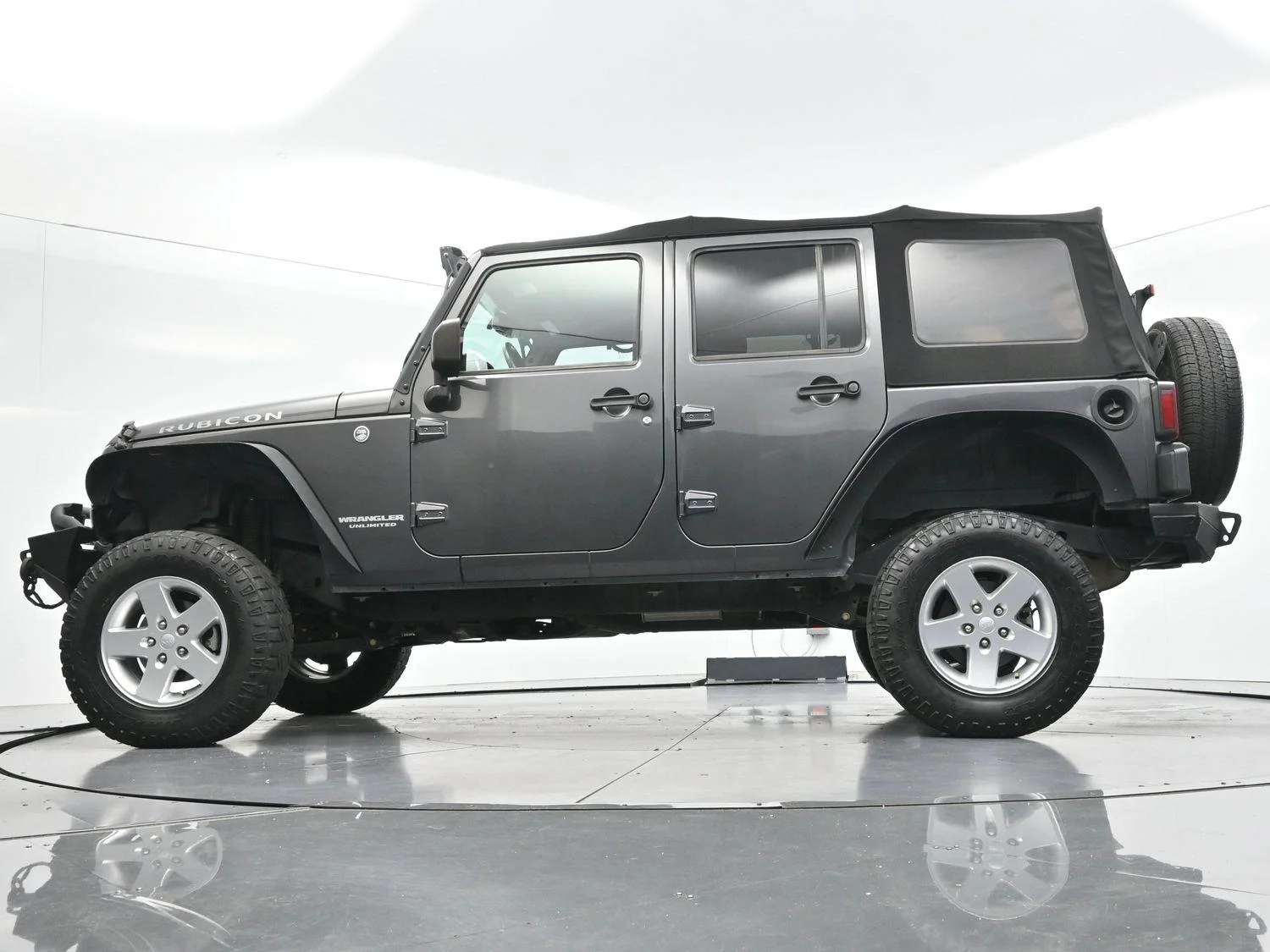 Used 2017 Granite Crystal Metallic Clearcoat Jeep Rubicon image 42