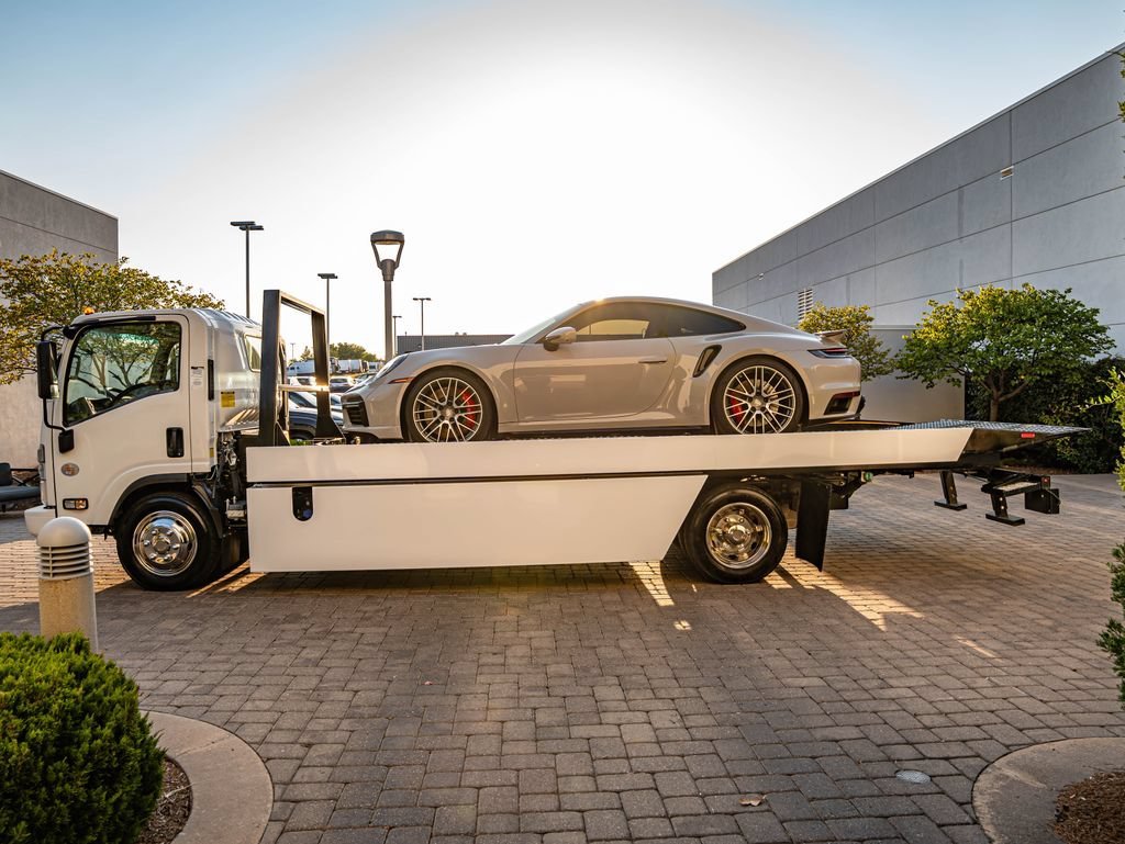 Used 2022 White Isuzu  image 5
