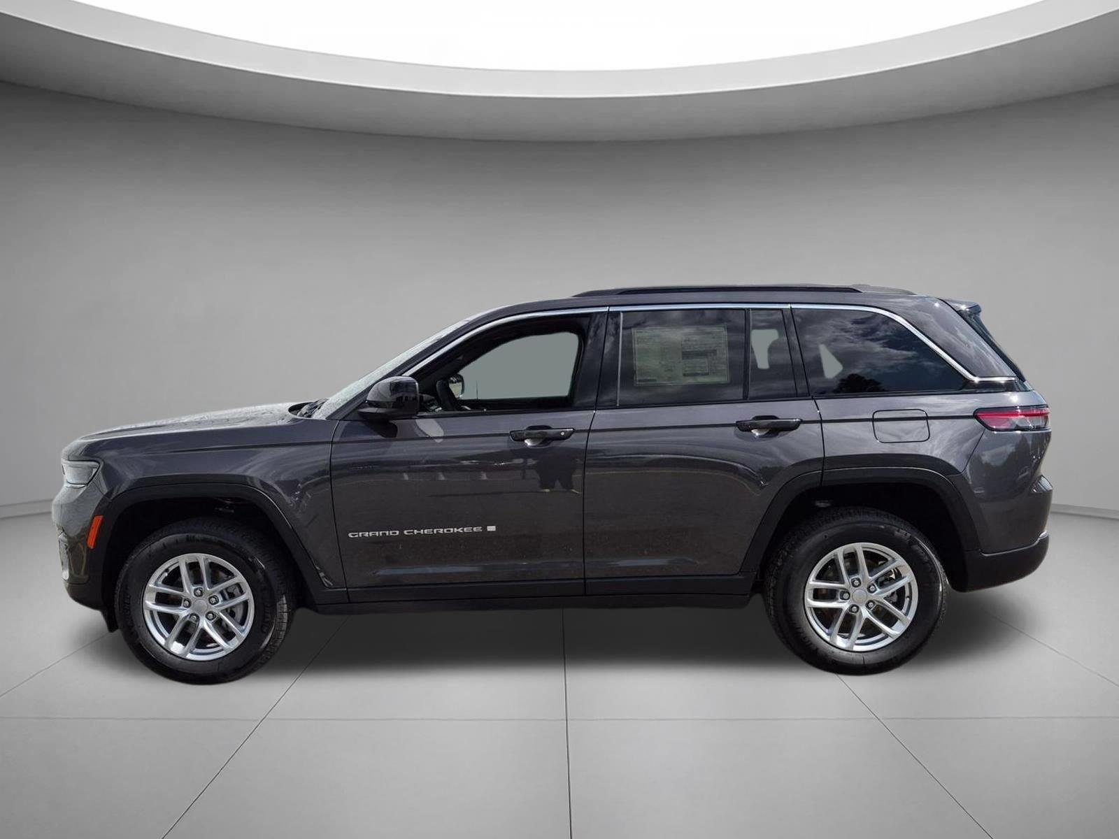 New 2026 Baltic Gray Metallic Clear-Coat Exterior Paint Jeep Laredo X image 2